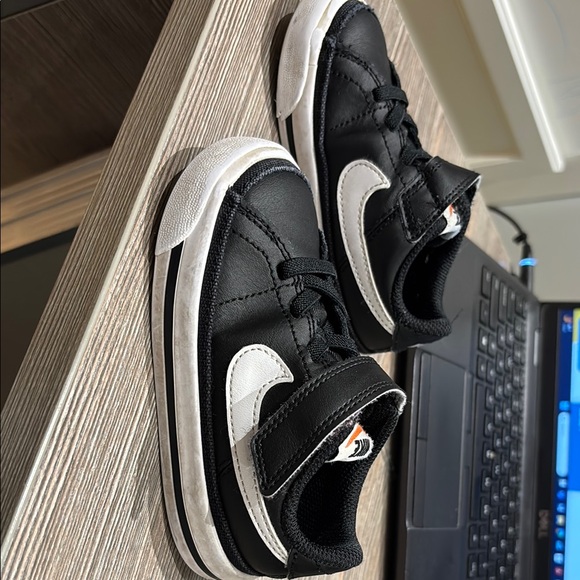 Nike Court Legacy Toddler Black Sneakers - Picture 2 of 3